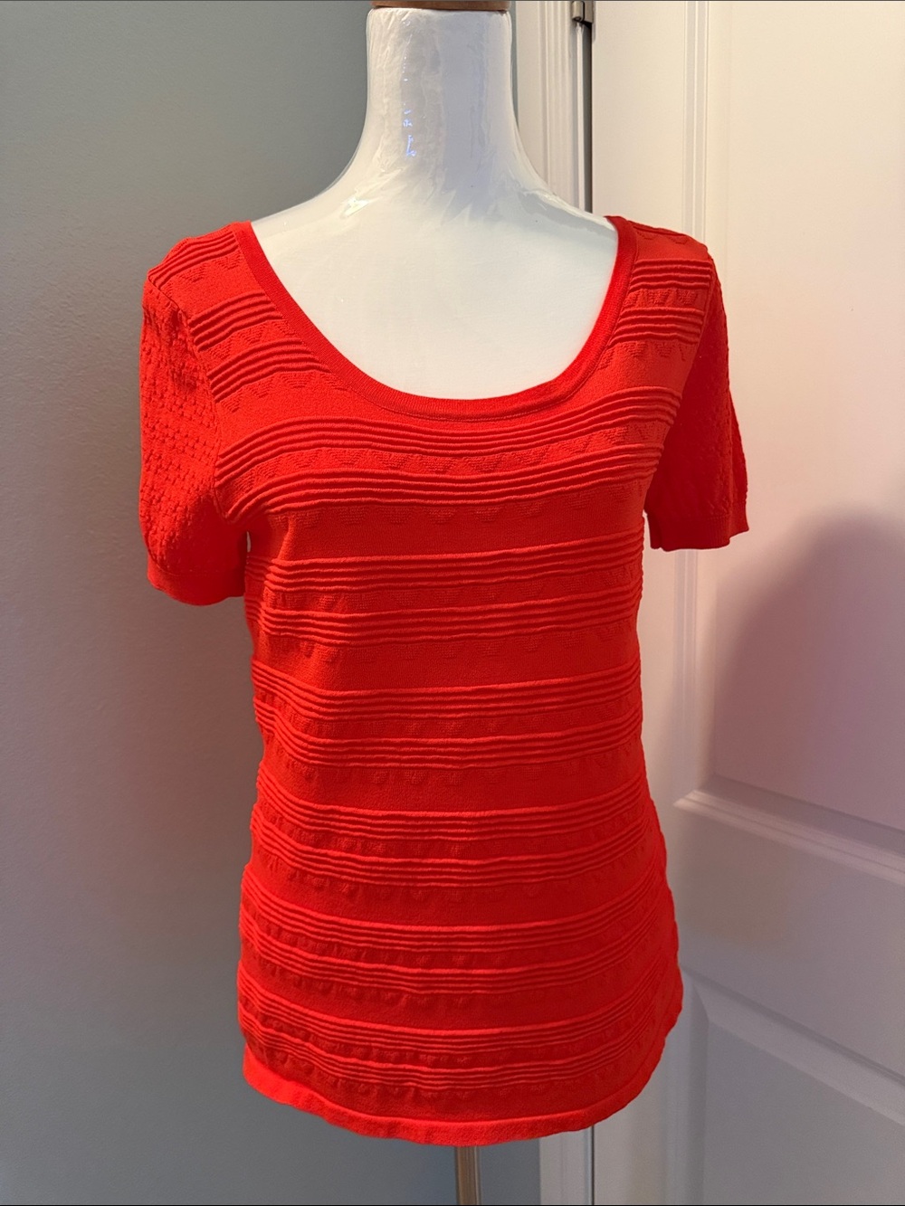 Women’s Red/Orange Short-Sleeve Textured Knit Top